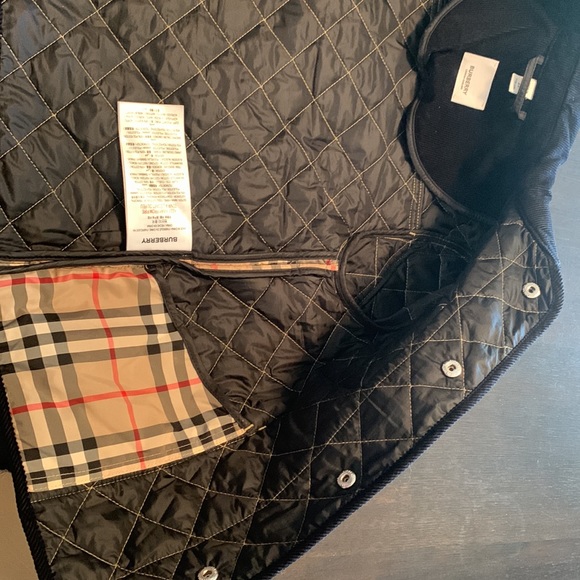 Burberry coat (Boys sz6). This item is absolutely authentic - Picture 5 of 8